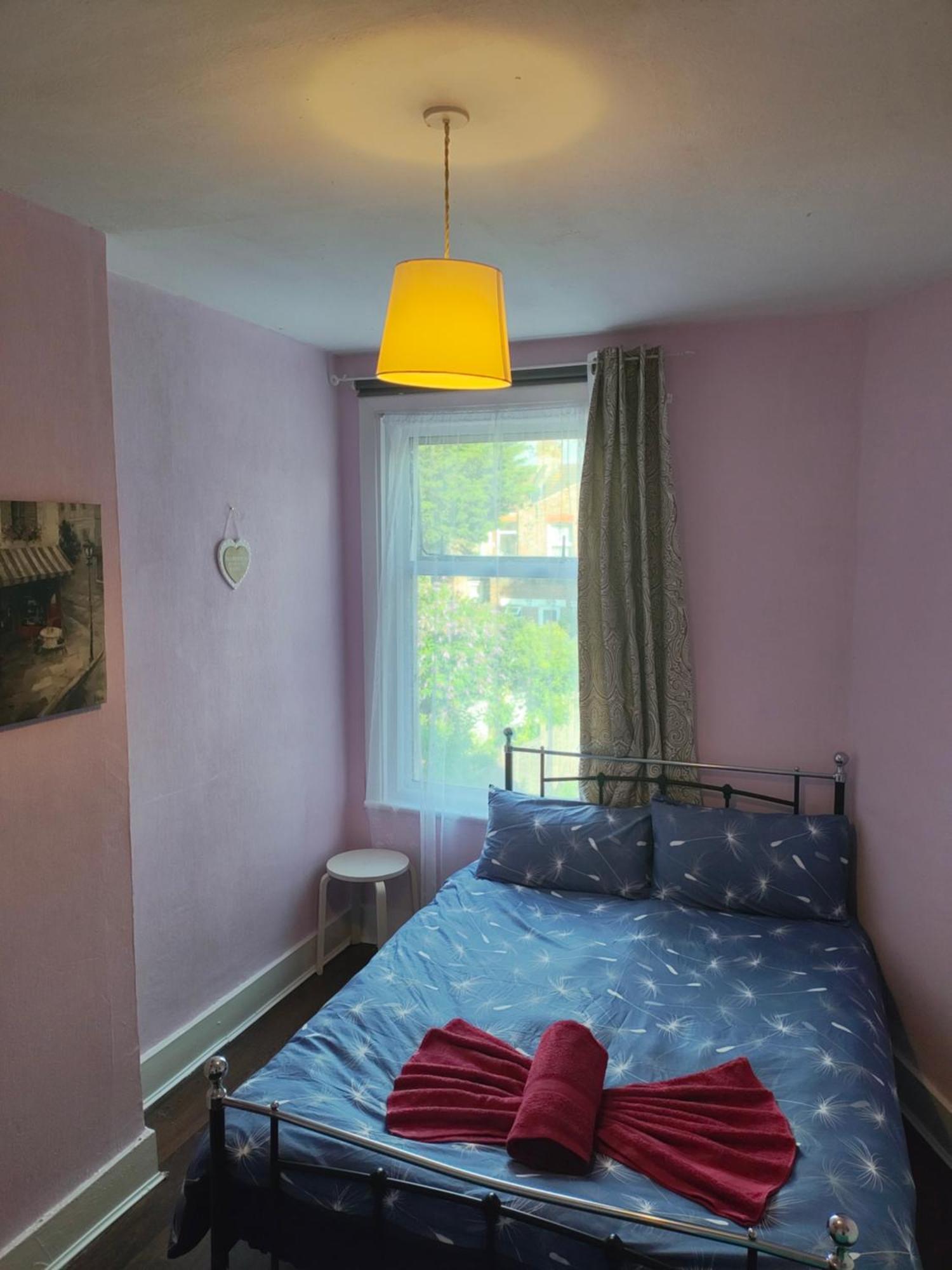 Charming Double Bed Retreat 호텔 런던 외부 사진